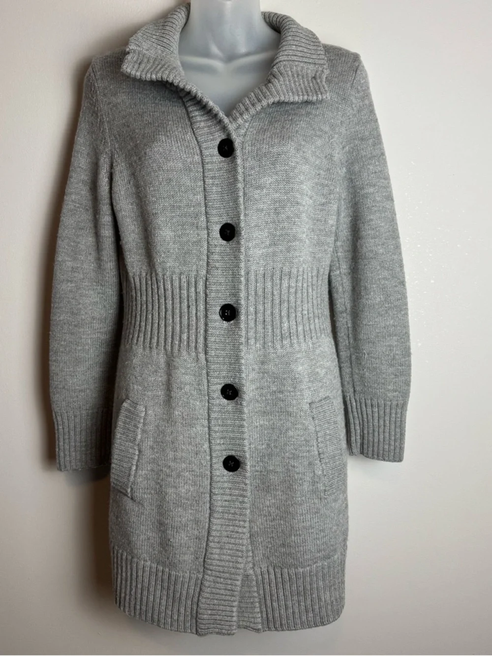 Banana Republic 100% Merino Wool Long Line Button Up Sweater Cardigan Size M - Picture 1 of 10
